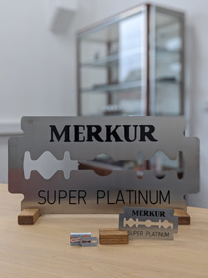 Lame de rasoir de marque Merkur pour comptoir décoratif (PRÉCOMMANDE)